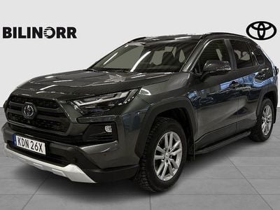 Grå Begagnad 2023 Toyota RAV4 Hybrid SUV | 439 000 kr (Marknadspris)