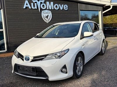 Vit Begagnad 2015 Toyota Auris Hybrid Edition Halvkombi | 89 900 kr (Marknadspris)
