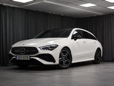 Vit Begagnad 2025 Mercedes CLA200 Shooting Brake Premium Kombi | 369 000 kr (Marknadspris)