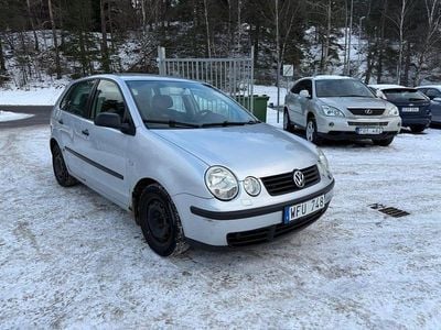 Begagnad VW Polo 75 HK (55 kW) 2004 Silver Halvkombi