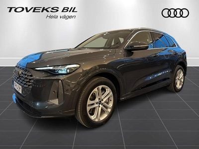 Grå Ny 2025 Audi Q5 SUV | 709 900 kr (Marknadspris)