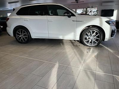 Vit Begagnad 2019 VW Touareg R-line SUV | 359 900 kr (Marknadspris)
