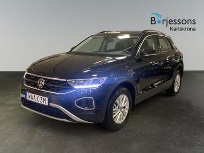 Svart Begagnad 2022 VW T-Roc Life SUV | 213 000 kr (Marknadspris)