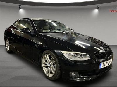 Svart Begagnad 2010 BMW 330 Comfort Edition Sportkupé | 109 900 kr (Marknadspris)
