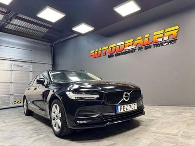 Svart Begagnad 2017 Volvo V90 Momentum Kombi | 174 900 kr (Marknadspris)