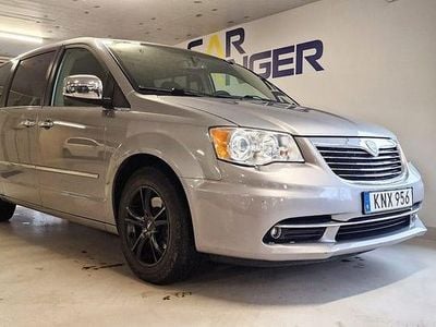 Grå Begagnad 2014 Lancia Voyager Minibuss | 149 900 kr (Marknadspris)