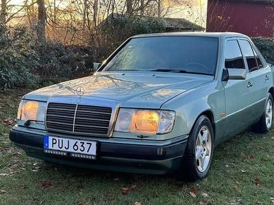 Begagnad 1992 Mercedes E200 Sedan | 35 000 kr