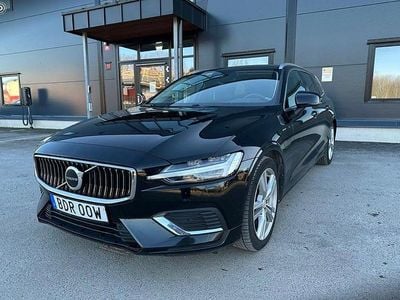 Svart Begagnad 2022 Volvo V60 Kombi | 275 000 kr (Marknadspris)