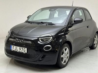 Svart Begagnad 2021 Fiat 500e | 139 000 kr (Marknadspris)