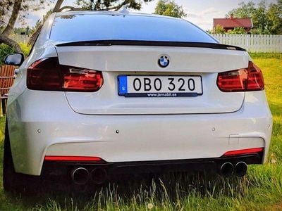 Vit Begagnad 2012 BMW 320 Sport Line Sedan | 153 000 kr (Dyr)