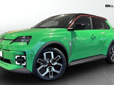 Grön Ny 2025 Renault 5 E-Tech Techno Halvkombi | 348 900 kr (Marknadspris)