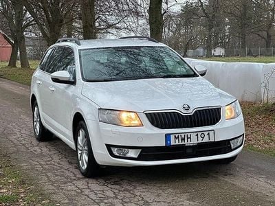Vit Begagnad 2015 Skoda Octavia Ambition Kombi | 59 900 kr (Lite dyr)