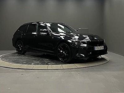 Svart Begagnad 2025 BMW 330e M Sport Kombi | 599 000 kr