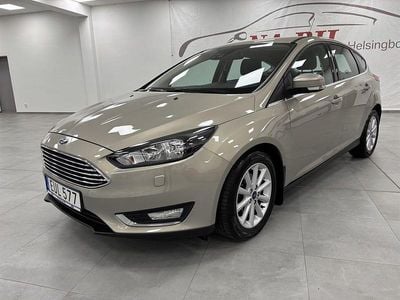 Begagnad Ford Focus Titanium 101 HK (74 kW) 2015 Grå Halvkombi