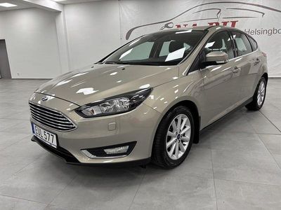 Grå Begagnad 2015 Ford Focus Titanium Halvkombi | 99 900 kr (Marknadspris)