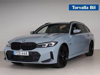 Grå Begagnad 2023 BMW 330 M Sport Kombi | 379 900 kr
