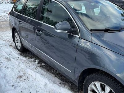 Ljusgrå Begagnad 2010 VW Passat Kombi | 34 000 kr (Marknadspris)