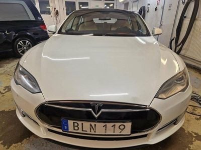 Begagnad 2014 Tesla Model S Halvkombi | 199 000 kr