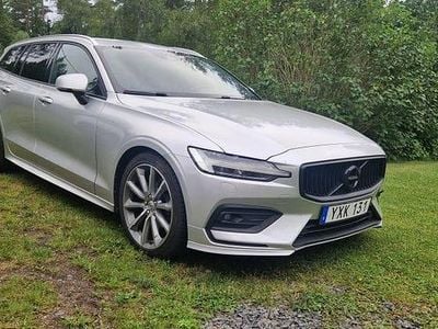 Begagnad 2019 Volvo V60 R-Design Kombi | 269 400 kr (Marknadspris)