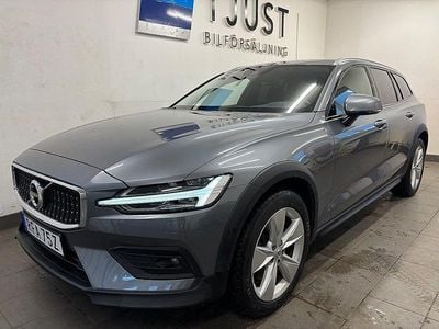 Grå Begagnad 2021 Volvo V60 CC Kombi | 339 000 kr (Marknadspris)