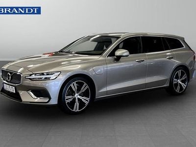 Grå Begagnad 2021 Volvo V60 Inscription Kombi | 349 900 kr (Marknadspris)