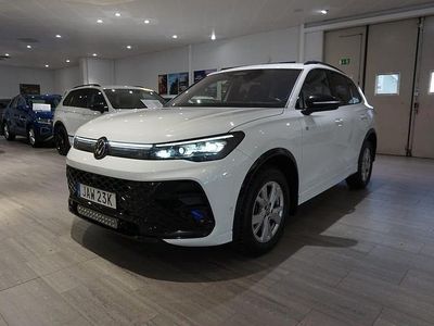 Vit Begagnad 2024 VW Tiguan R-line SUV | 469 000 kr (Dyr)