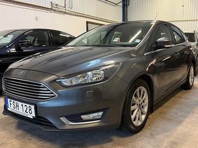 Grå Begagnad 2015 Ford Focus Titanium Halvkombi | 89 000 kr (Marknadspris)
