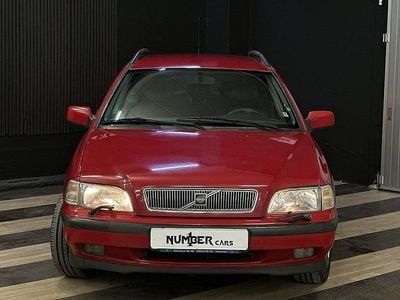 Begagnad Volvo V40 SE 105 HK (77 kW) 1998 Röd Kombi