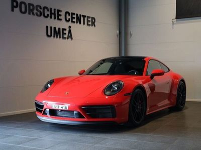 Begagnad Porsche 911 Carrera 4 GTS 480 HK (353 kW) 2023 Röd Sportkupé