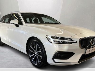 begagnad Volvo V60 B5 Bensin Momentum Advanced, Teknikpaket, Klimatpaket, Ljuspaket, Förarstöd, Dragkrok Halvautomatisk 2021, Kombi