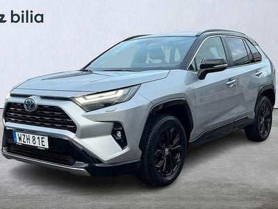 Grå Begagnad 2022 Toyota RAV4 Hybrid Style SUV | 369 900 kr (Marknadspris)