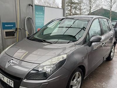 Begagnad Renault Scénic III 110 HK (80 kW) 2011 Grå Minibuss
