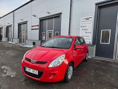 Begagnad Hyundai i20 Select 78 HK (57 kW) 2010 Röd Halvkombi