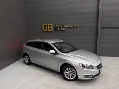 Silver Begagnad 2018 Volvo V60 Summum Kombi | 159 800 kr (Marknadspris)