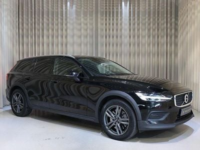 Begagnad Volvo V60 CC Momentum 191 HK (140 kW) 2019 Svart Kombi
