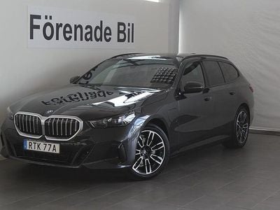 Grå Ny 2026 BMW 530e Shadowline Kombi | 704 400 kr