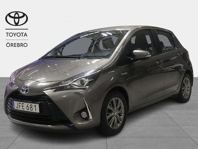 Mörkgrå Begagnad 2017 Toyota Yaris Hybrid Active Halvkombi | 139 900 kr (Marknadspris)