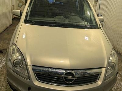 Begagnad Opel Zafira 140 HK (102 kW) 2006 Beige/grå Minibuss