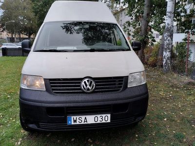 Begagnad VW Caravelle 131 HK (96 kW) 2005 Minibuss