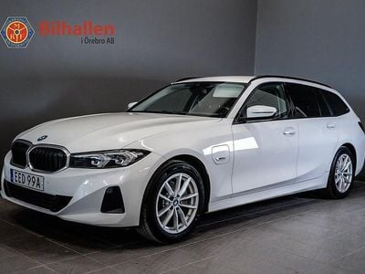 Begagnad BMW 330e Sport Line 184 HK (135 kW) 2022 Vit Kombi