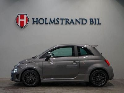 Grå Begagnad 2024 Abarth 595 Halvkombi | 239 900 kr (Marknadspris)