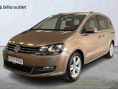Ljusbrun (brun) Begagnad 2017 VW Sharan Minibuss | 277 900 kr (Marknadspris)