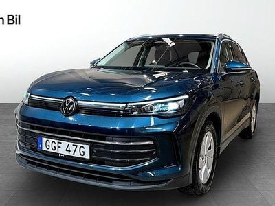 Mörkblå Begagnad 2024 VW Tiguan SUV | 384 900 kr (Dyr)