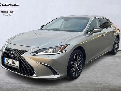 Grå Begagnad 2023 Lexus ES300H Limited Edition Sedan | 424 000 kr (Marknadspris)
