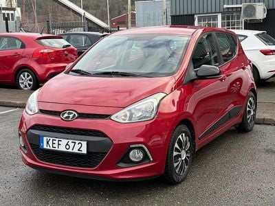 Röd Begagnad 2016 Hyundai i10 Halvkombi | 67 990 kr (Marknadspris)