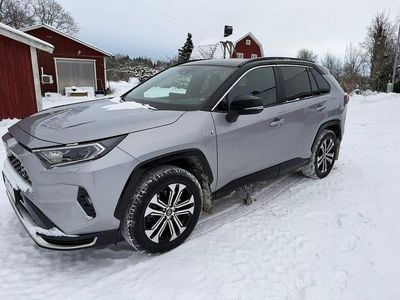 Grå metallic Begagnad 2020 Toyota RAV4 Premium SUV | 418 000 kr (Marknadspris)