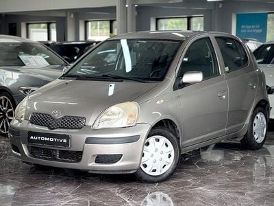 Begagnad Toyota Yaris 66 HK (48 kW) 2005 Grå Halvkombi