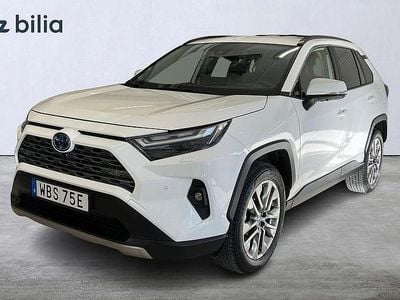 Vit Begagnad 2024 Toyota RAV4 Hybrid Executive SUV | 479 900 kr (Lite dyr)