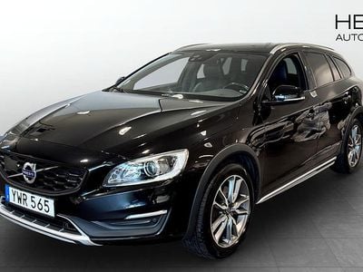 Svart Begagnad 2017 Volvo V60 CC Kombi | 179 900 kr (Marknadspris)