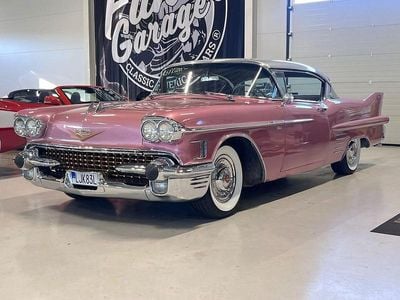 Rosa / grå Begagnad 1958 Cadillac Coupé DeVille Sportkupé | 369 000 kr